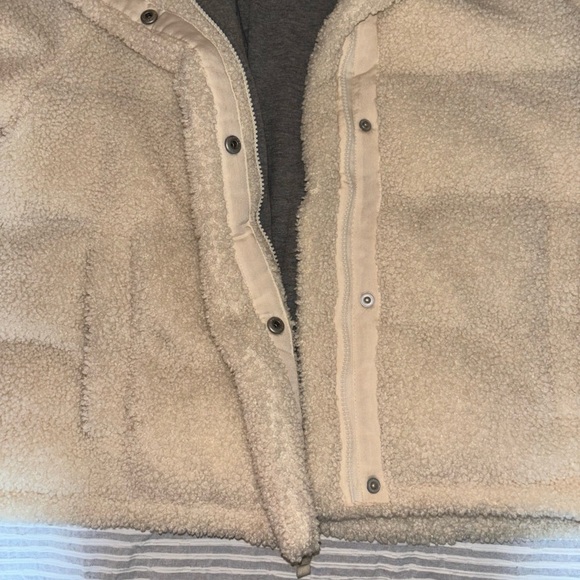 Abercrombie & Fitch Ivory Fuzzy Puffer Jacket - Picture 5 of 5